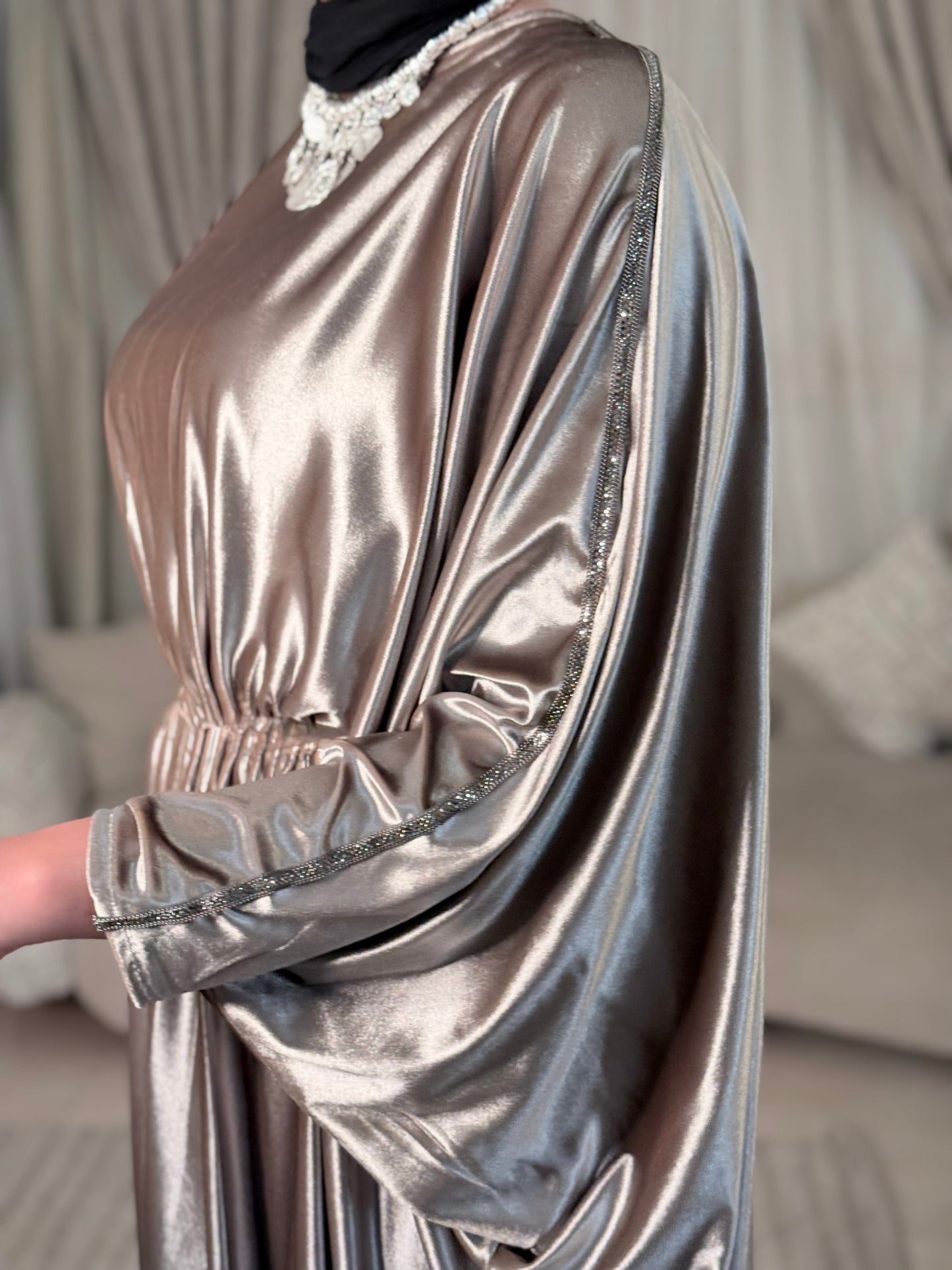 “فَضّة" kaftan